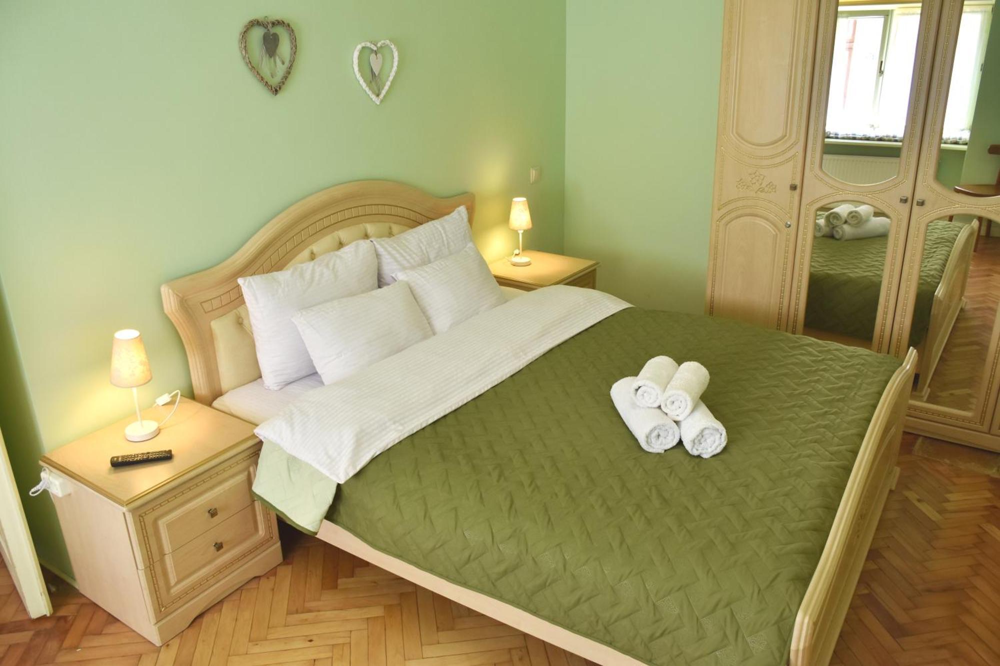 Renewed Central Apartment Leopoli Esterno foto