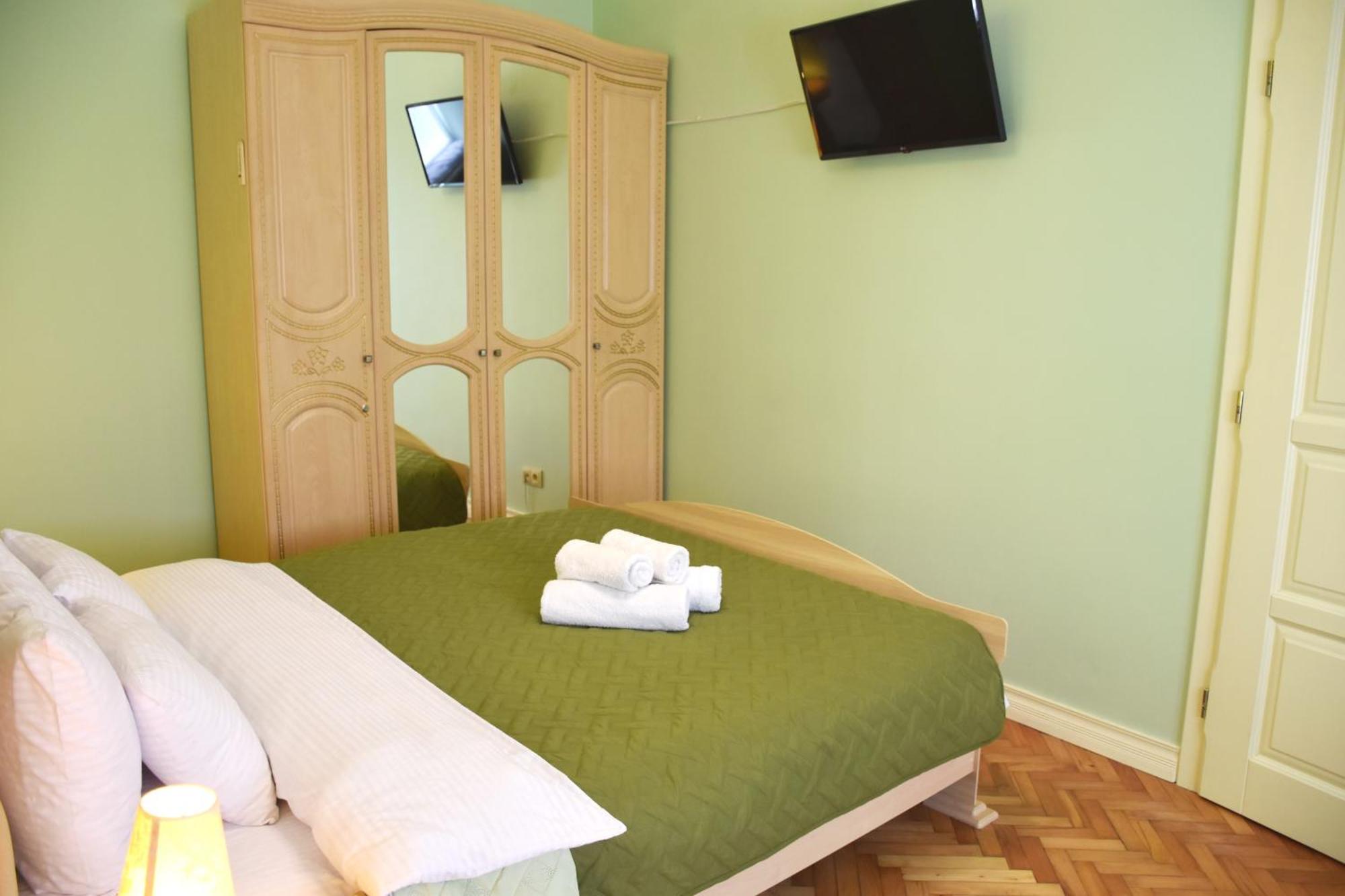 Renewed Central Apartment Leopoli Esterno foto